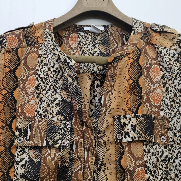 BAR III Snakeprint Button Up Blouse, size Medium - Picture 4 of 11